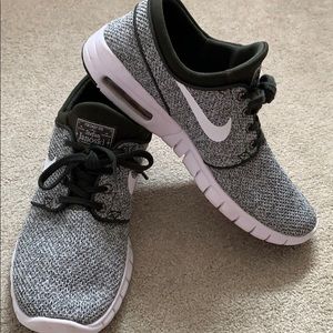 Women’s/men’s nike Stefan janoski sneakers olive